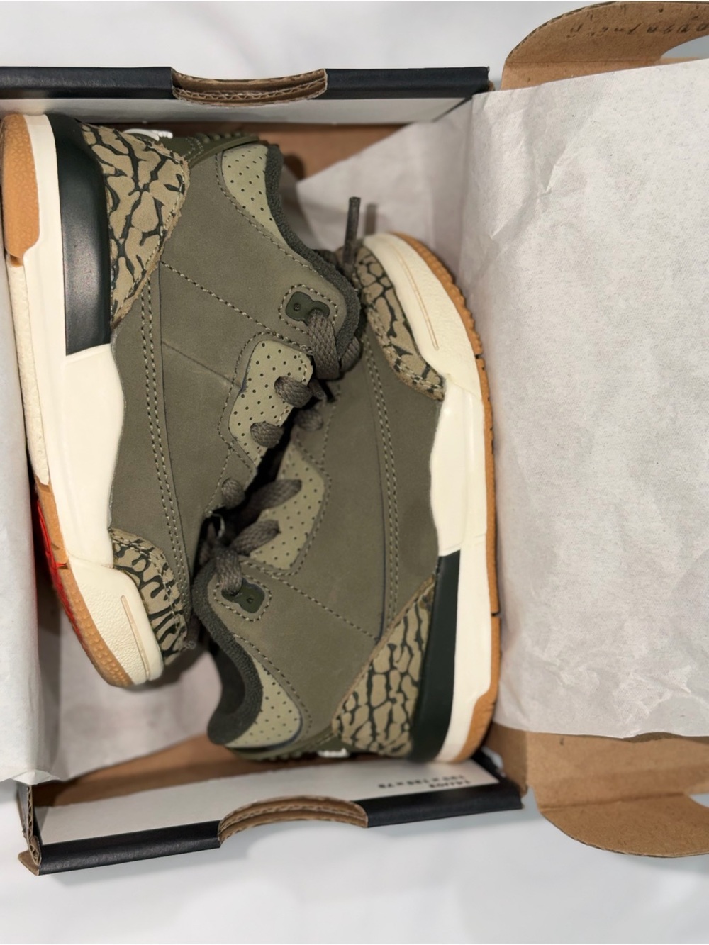 Jordan 3 Retro - Picture 2 of 2